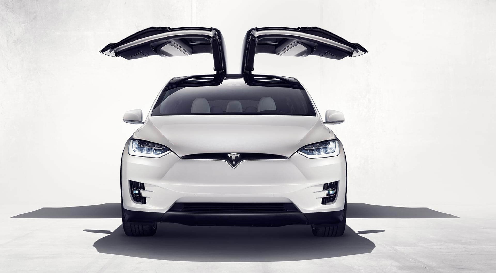 Portas traseiras Falcon Wings do Tesla Model X